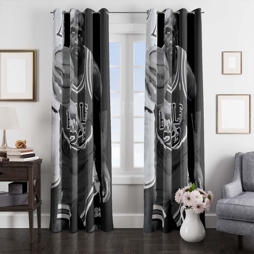 look at the ball bulls player window Curtain