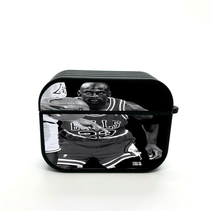 look at the ball bulls player airpod case