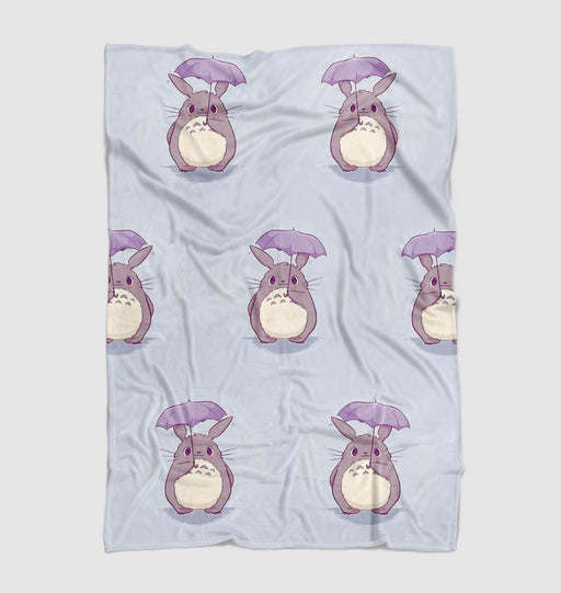 totoro using umbrella under the rain Ultra soft fleece blanket